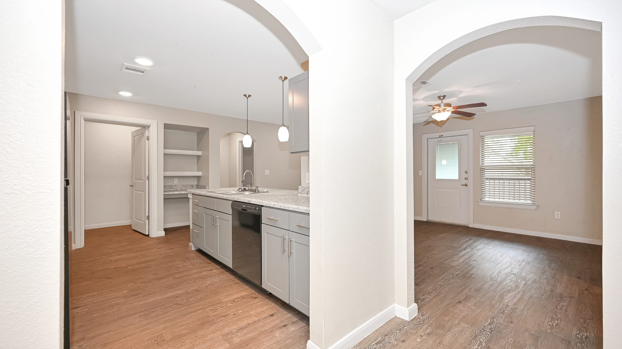 Post Oak apartment kitchen and finishes